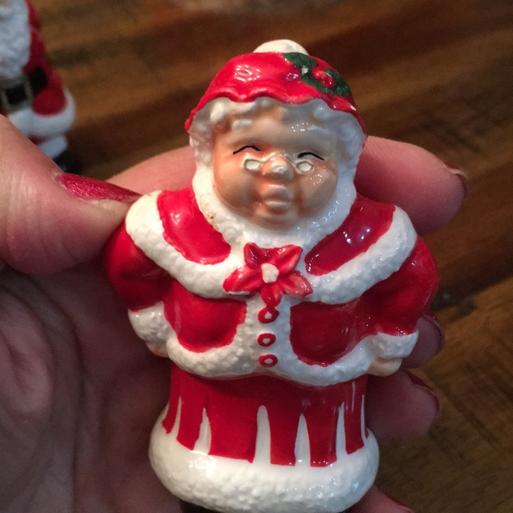 Mrs. Clause Table Top Set - Picture 5 of 7